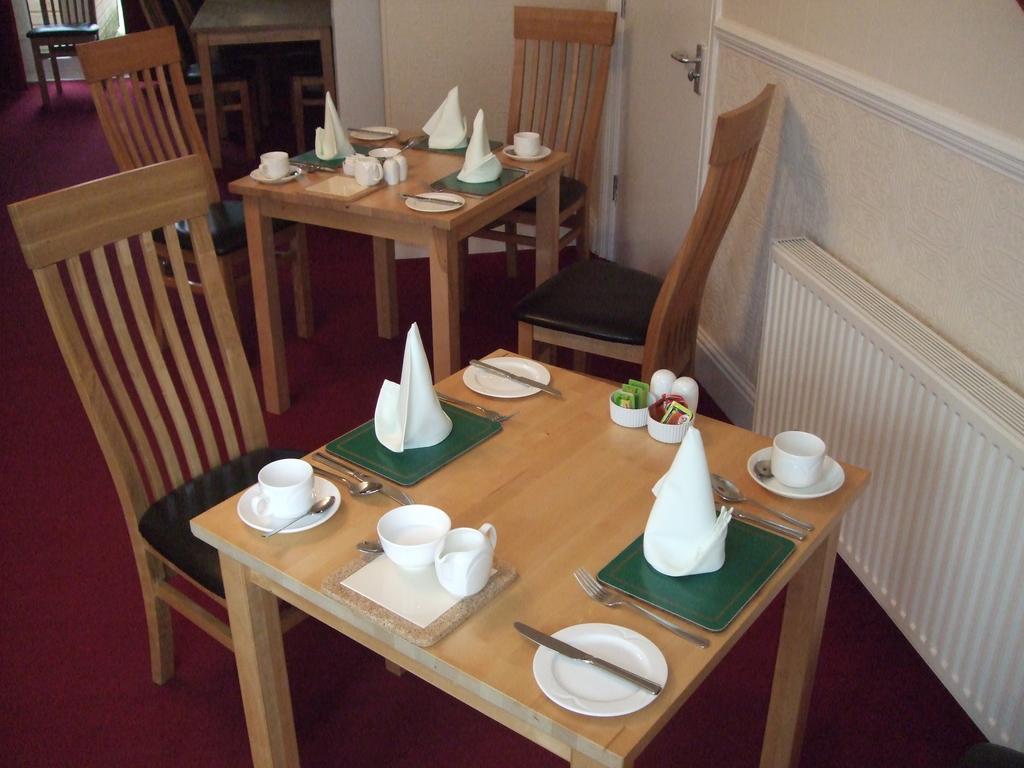 Granby House Hotel Ландъндо Екстериор снимка